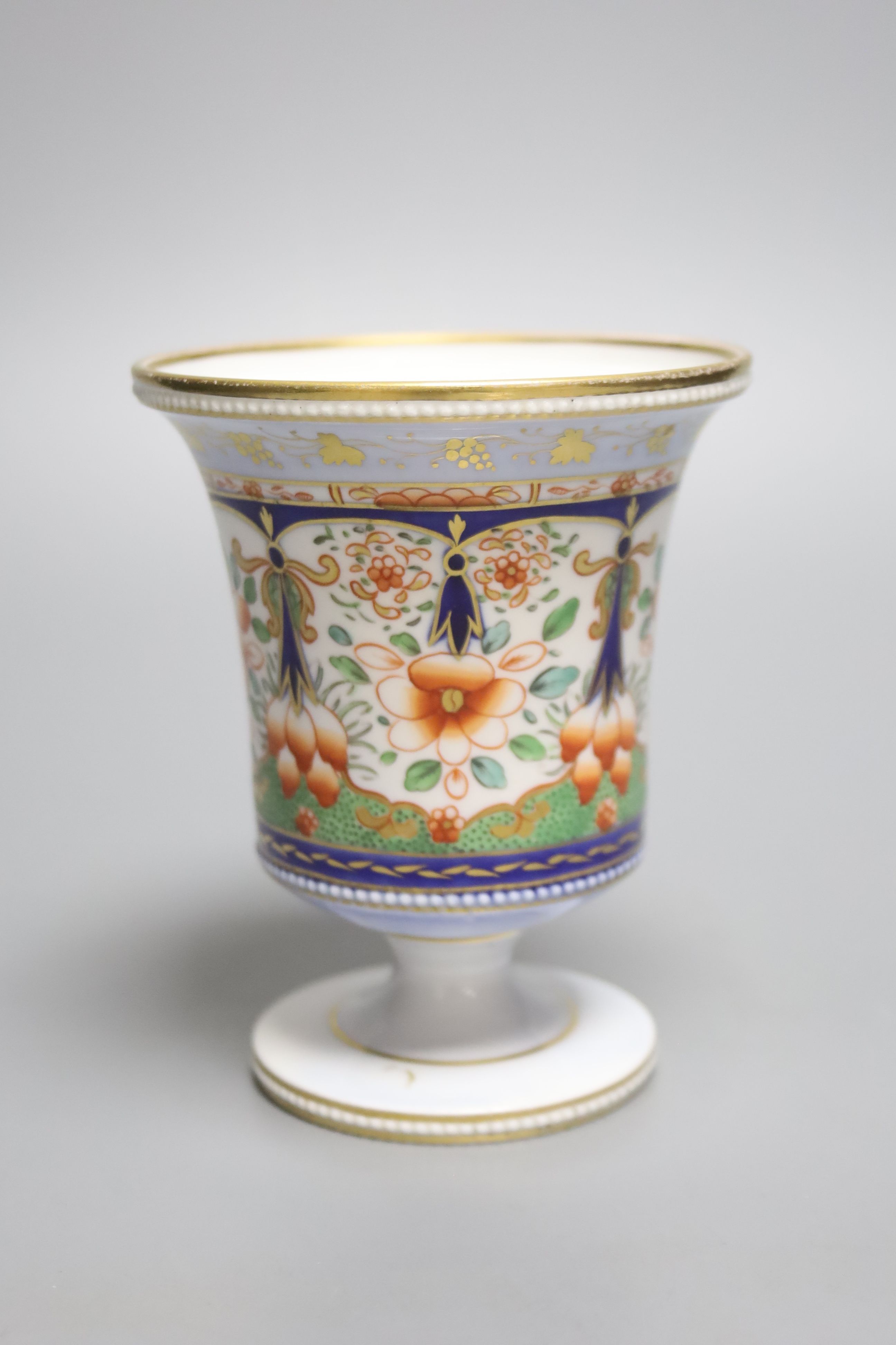 A Spode beaded vase decorated in stylised oriental style between two light blue and gilt borders, Spode 417 in red, c.1815, height 12cm